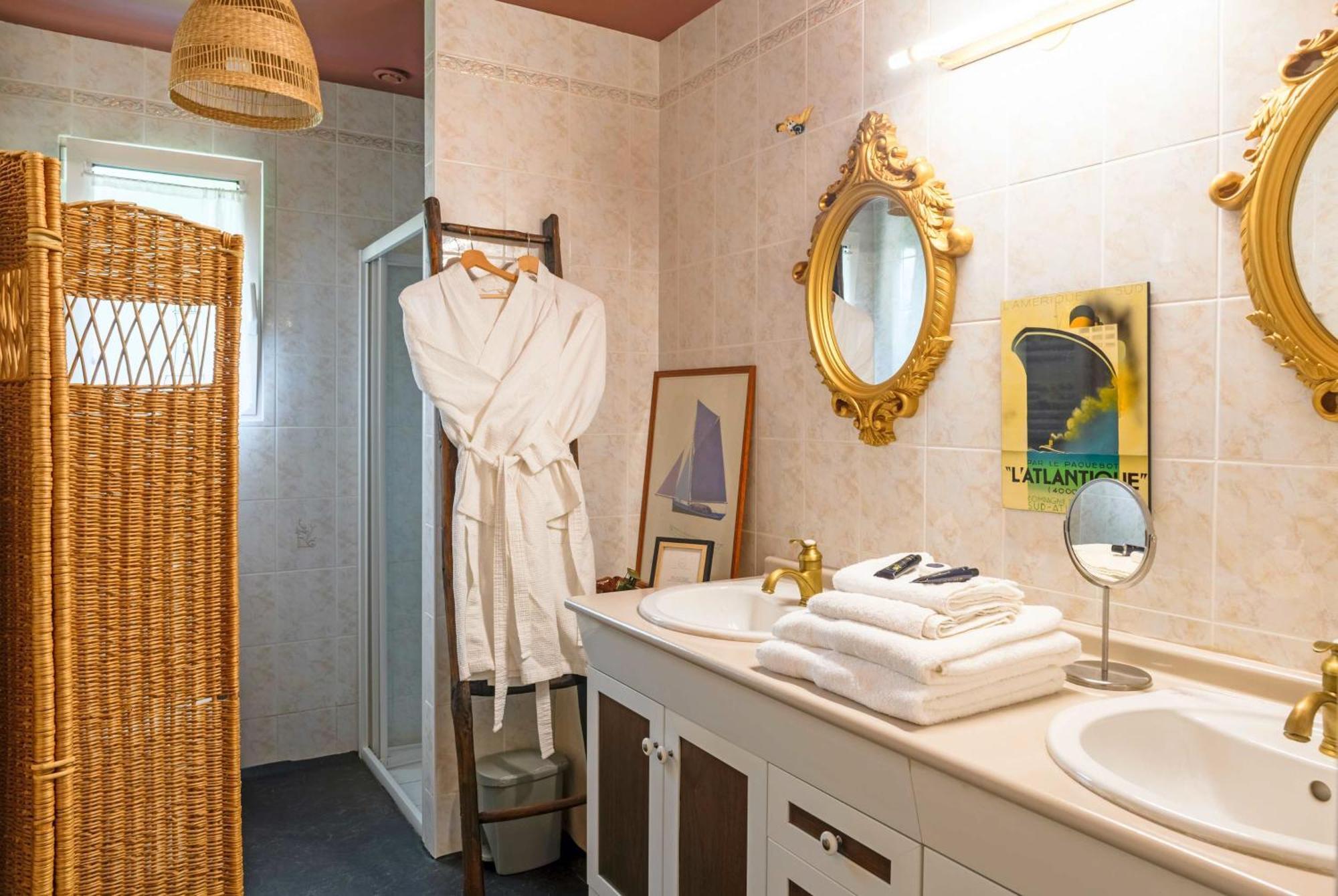 Les Pierres Bleues Bed & Breakfast Saint-Coulitz Dış mekan fotoğraf