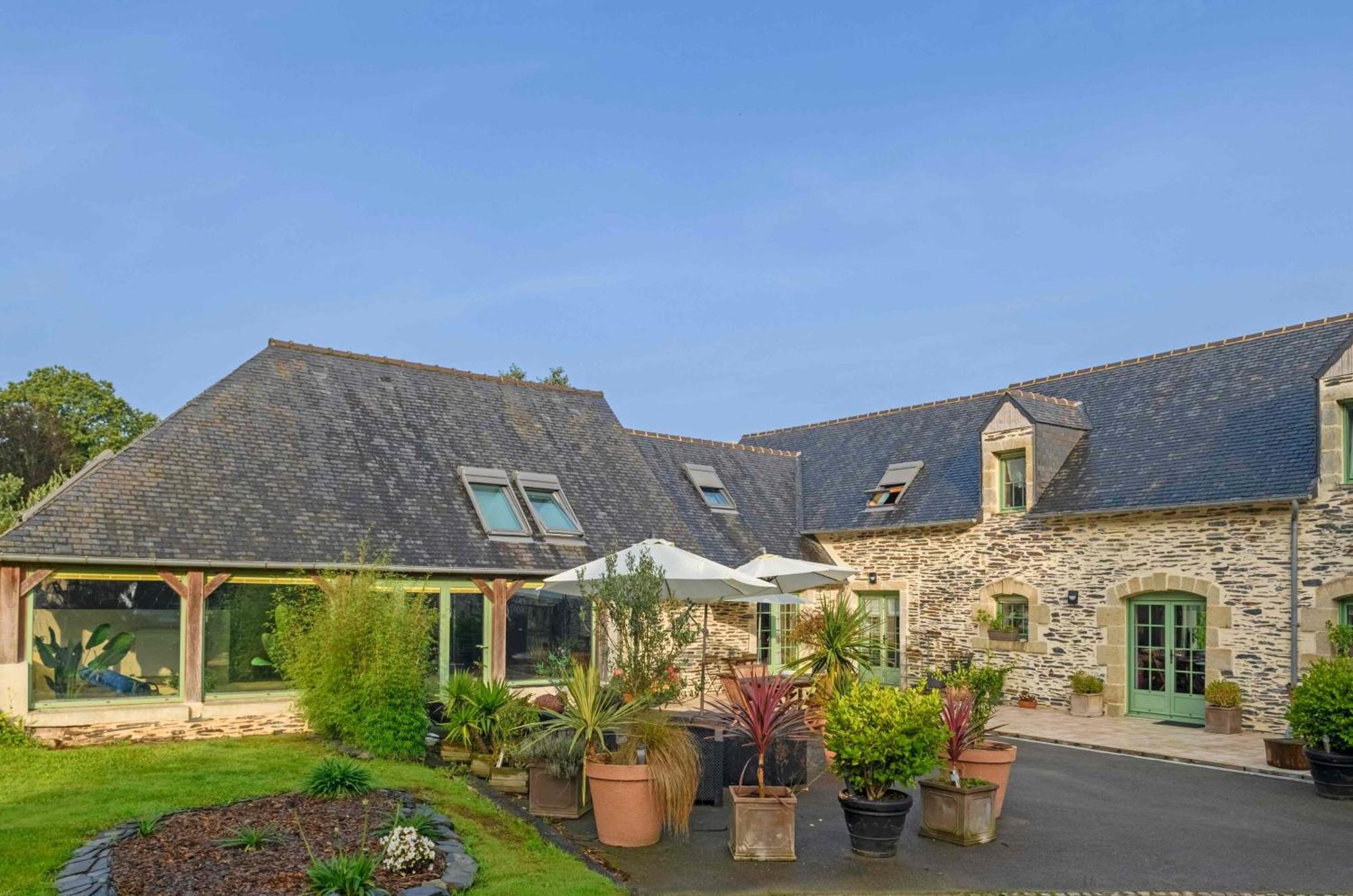 Les Pierres Bleues Bed & Breakfast Saint-Coulitz Dış mekan fotoğraf