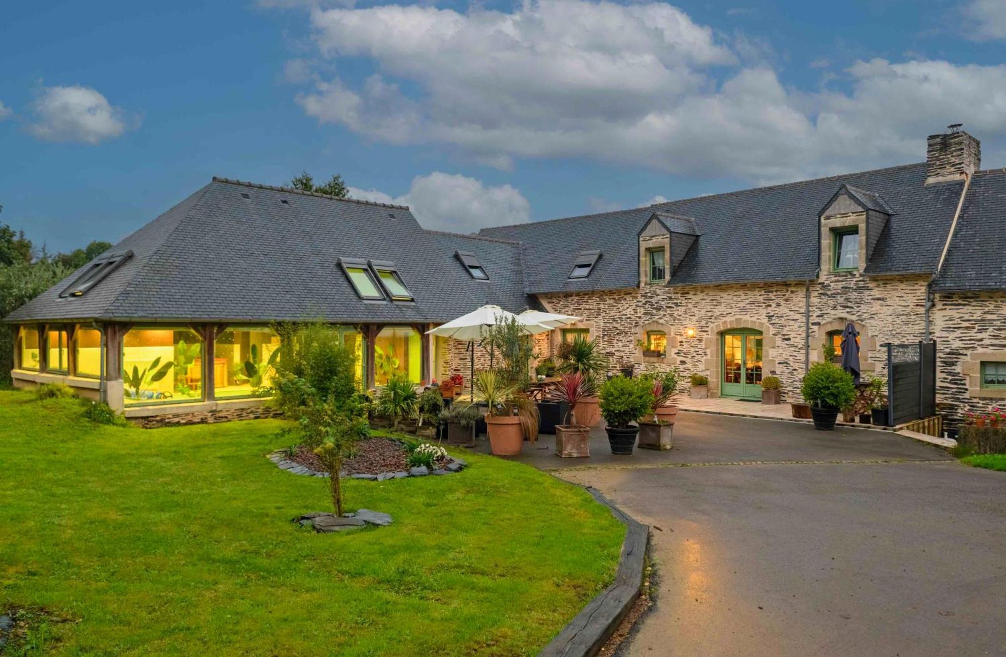 Les Pierres Bleues Bed & Breakfast Saint-Coulitz Dış mekan fotoğraf