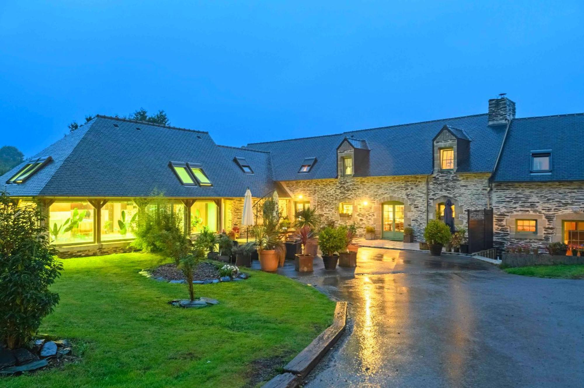 Les Pierres Bleues Bed & Breakfast Saint-Coulitz Dış mekan fotoğraf